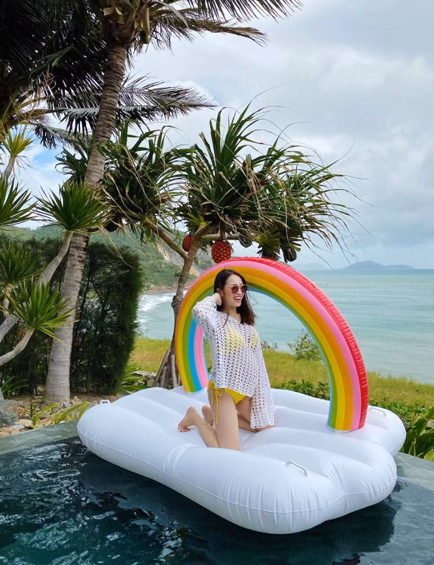 2 tháng sau khi kết hôn, Joyce tuyên bố đã mang bầu con đầu lòng.