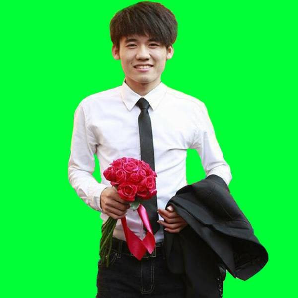 Nguyễn Văn Hưng sinh năm 1992, được biết đến là 1 Youtuber khá nổi tiếng với lượt đăng kí tính đến thời điểm này là gần 1.900.000 người.