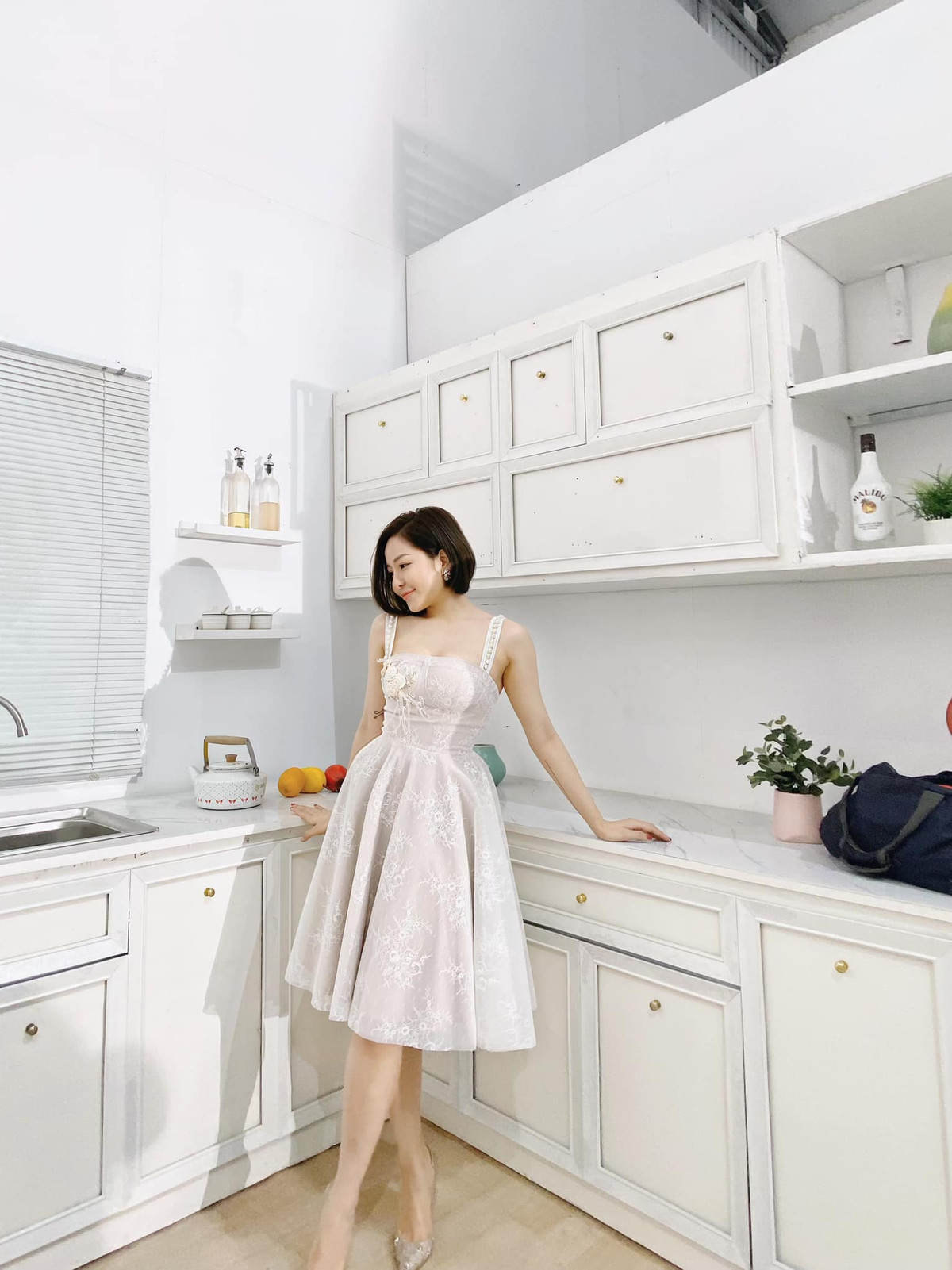 Hot girl 9X Trâm Anh được biết đến sau chương trình "Nóng cùng World Cup 2018" và "Mảnh ghép tình yêu" khi tham gia cùng Pew Pew với câu nói nổi tiếng "Anh không ngại ra Hà Nội, anh chỉ cần lý do thôi".