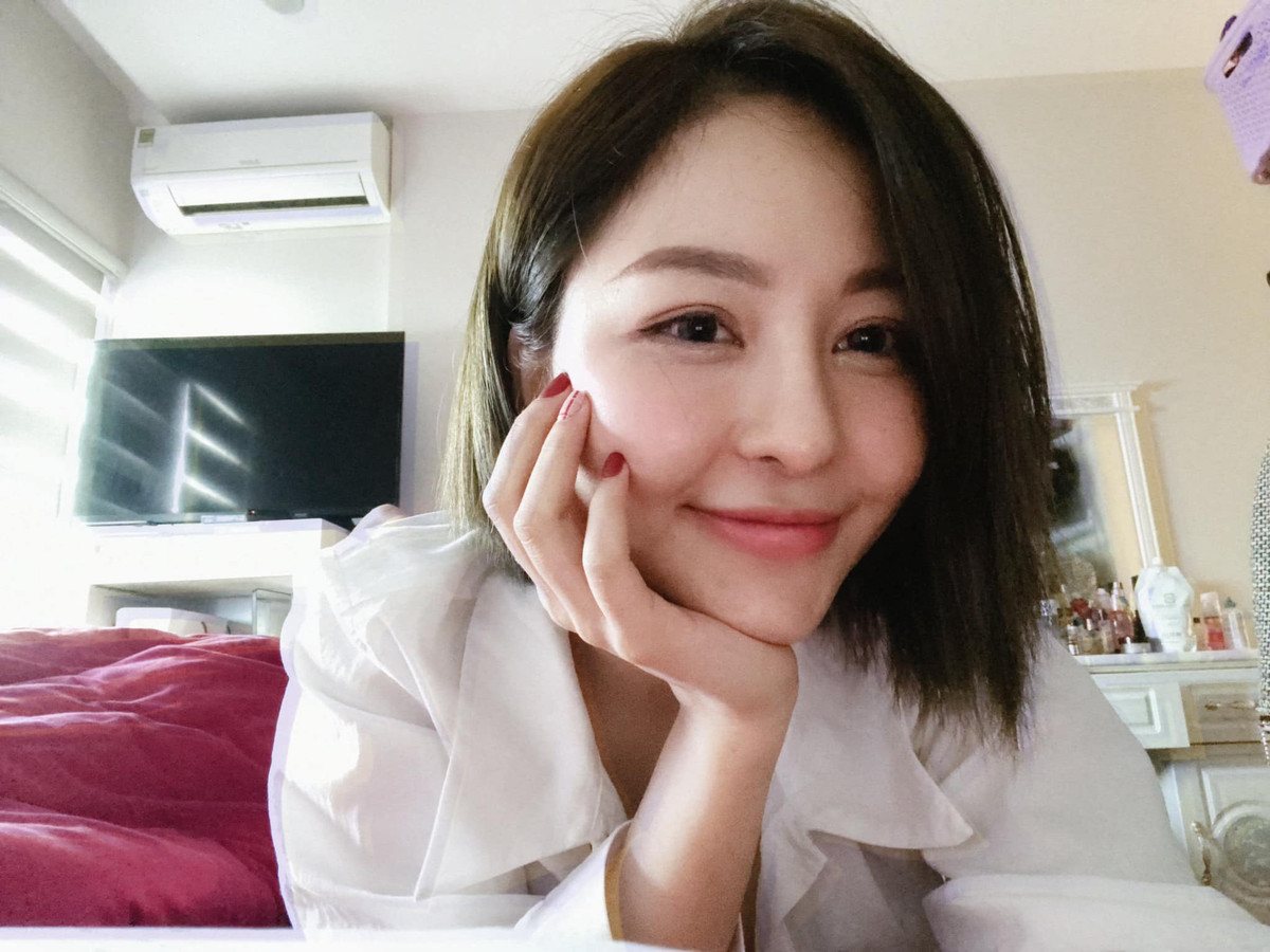 Năm 2019, Trâm Anh vướng phải scandal lộ clip nóng với bạn trai cũ. Hậu rùm beng tình ái, hot girl như lặn mất khỏi showbiz, không còn xuất hiện trên truyền hình cũng như bị thay tên ở các bộ phim cô đang tham gia.