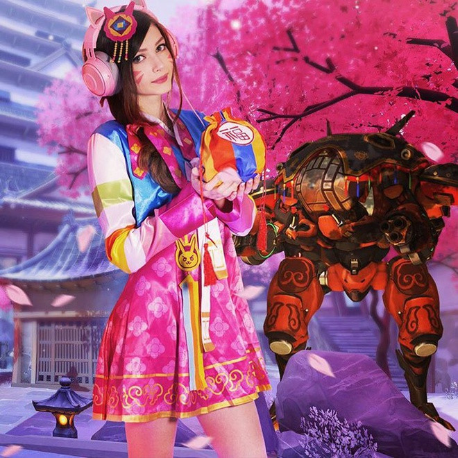 Sharishaxd còn có sở thích cosplay, cô thường xuyên tìm mua những bộ trang phục khó kiếm để hóa thân thành các nhân vật nổi tiếng trong game và trong phim.