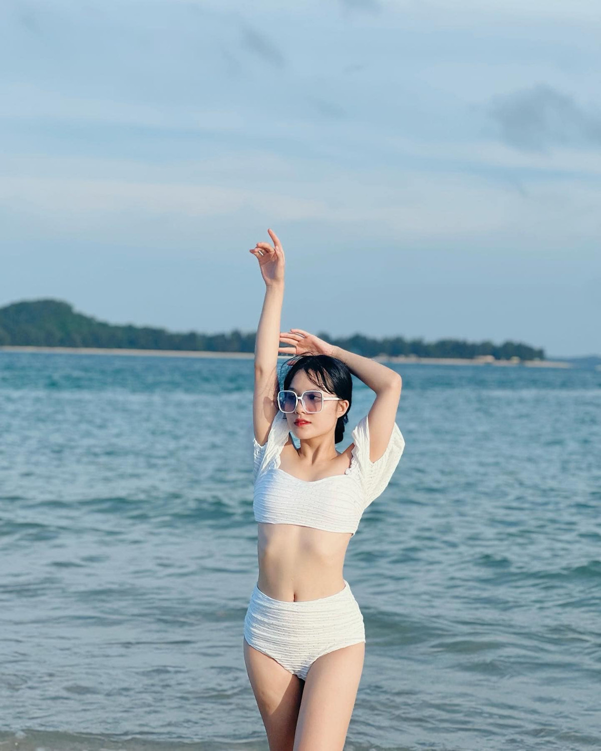 Cô nàng 2K1 nhận được sự quan tâm của cộng đồng mạng sau màn cover cực "cuốn" trong bài hát "Cưới thôi".