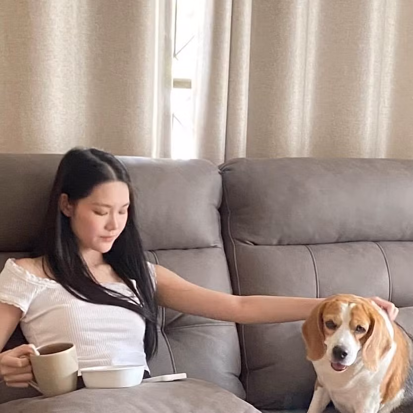 Với mong muốn theo đuổi con đường trở thành vận động viên cầu lông chuyên nghiệp, ngoài giờ học văn hóa trên lớp, Pitchamon Opatniputh dành phần lớn thời gian tập luyện, tham gia thi đấu.