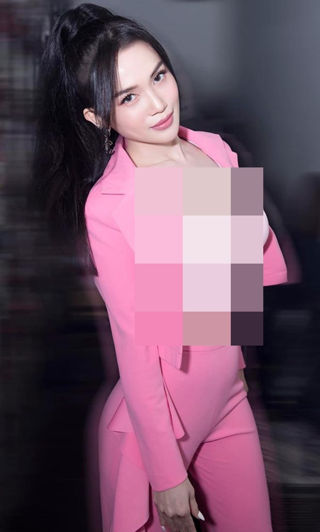 Nữ ca sĩ đập hộp fake Sĩ Thanh được nhiều người khen ngợi nhan sắc xinh đẹp với làn da trắng, gương mặt thon gọn và sống mũi cao.