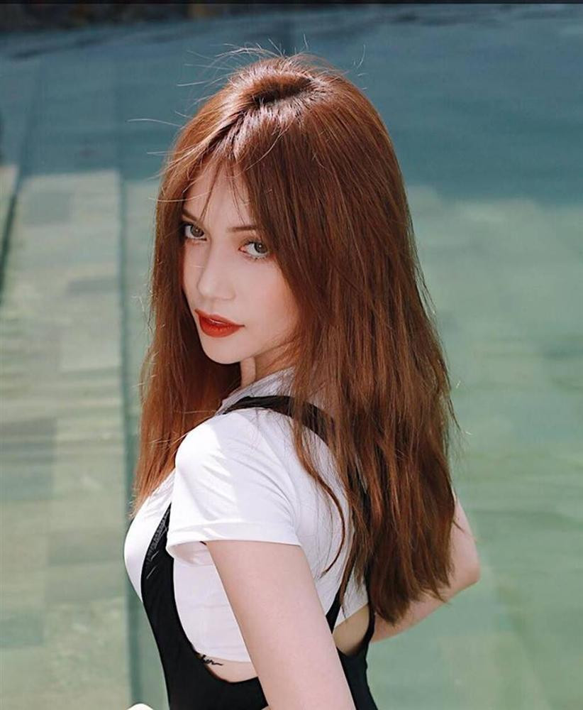 Gương mặt của Sĩ Thanh được cho là sắc sảo, phù hợp với concept sang chảnh, cá tính.