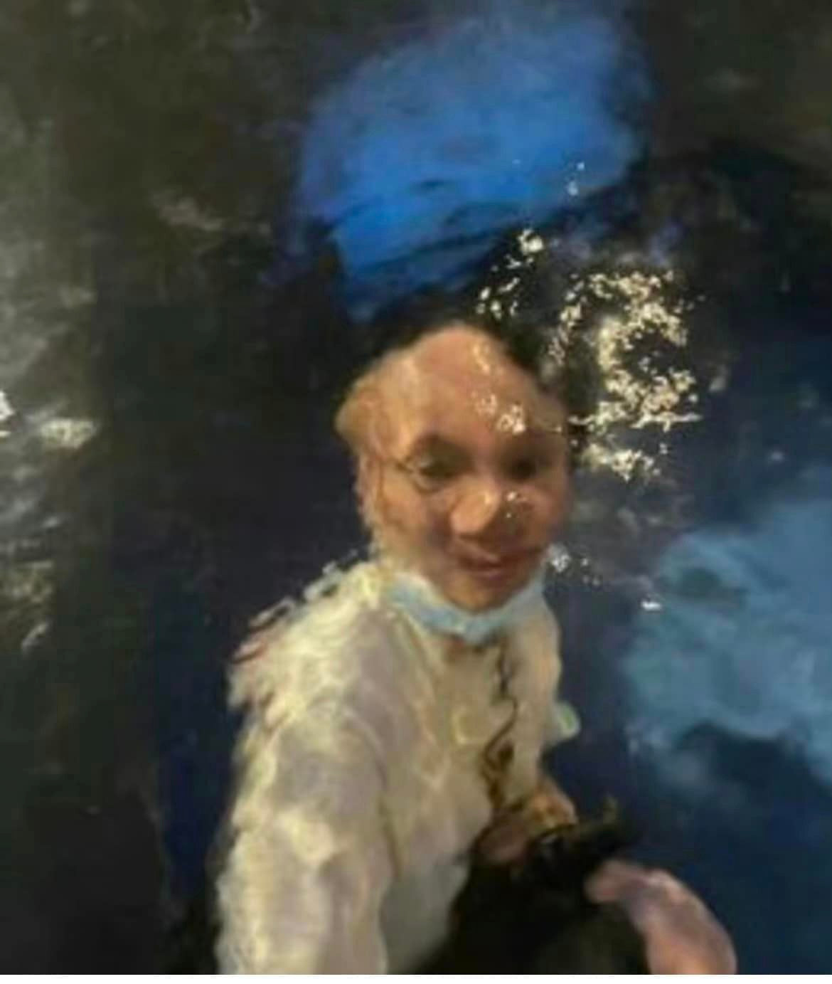 Gương mặt biến dạng...