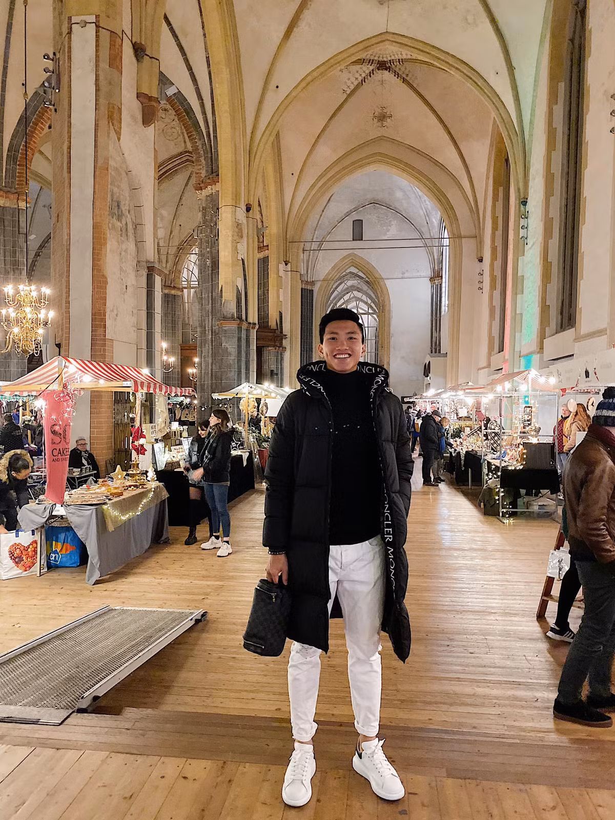 Không chỉ vậy, nhiều người hâm mộ bóng đá đến từ Thái Lan cũng dành sự quan tâm đặc biệt đối với Đoàn Văn Hậu. "Bạn có tham dự giải U23 châu Á ở Thái Lan không? Tôi theo dõi và rất yêu mến bạn nhưng tiếc là không thấy bạn" - Một CĐV xứ Chùa Vàng hỏi thăm cầu thủ Việt Nam trên mạng xã hội.