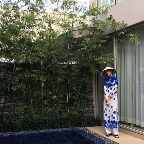 Những bức ảnh cô nàng diện chiếc áo dài đã thu về hàng chục ngàn lượt like và vô số những bình luận khen ngợi từ CĐM.