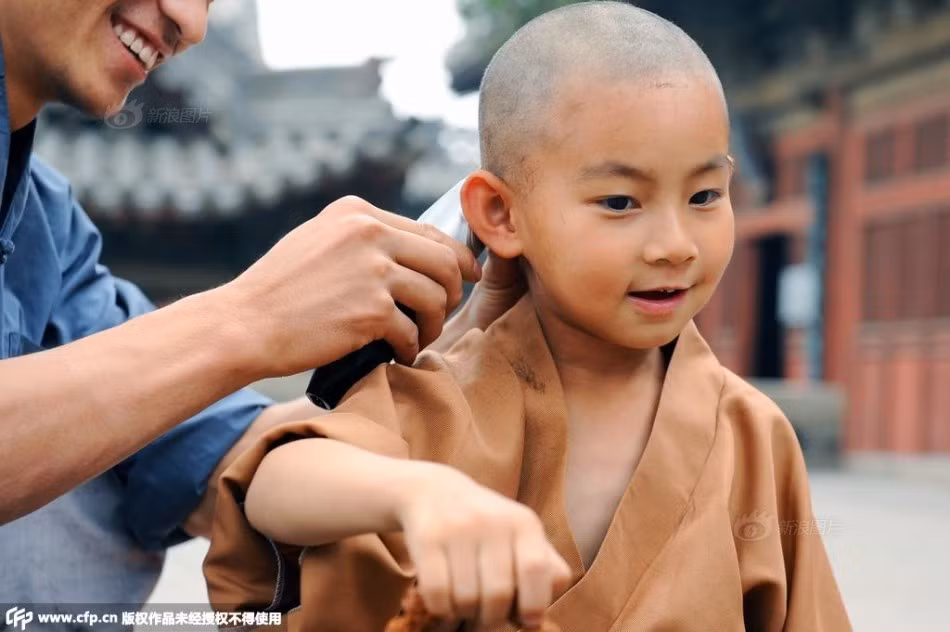 Lần này cha mẹ của Khả Nhạc đưa cậu bé đến Tư Thọ tự để cậu bé có thể trải nghiệm một mùa hè thú vị, theo các bậc sư phụ uyên thâm học tập quốc học, trau dồi hiếu đạo.