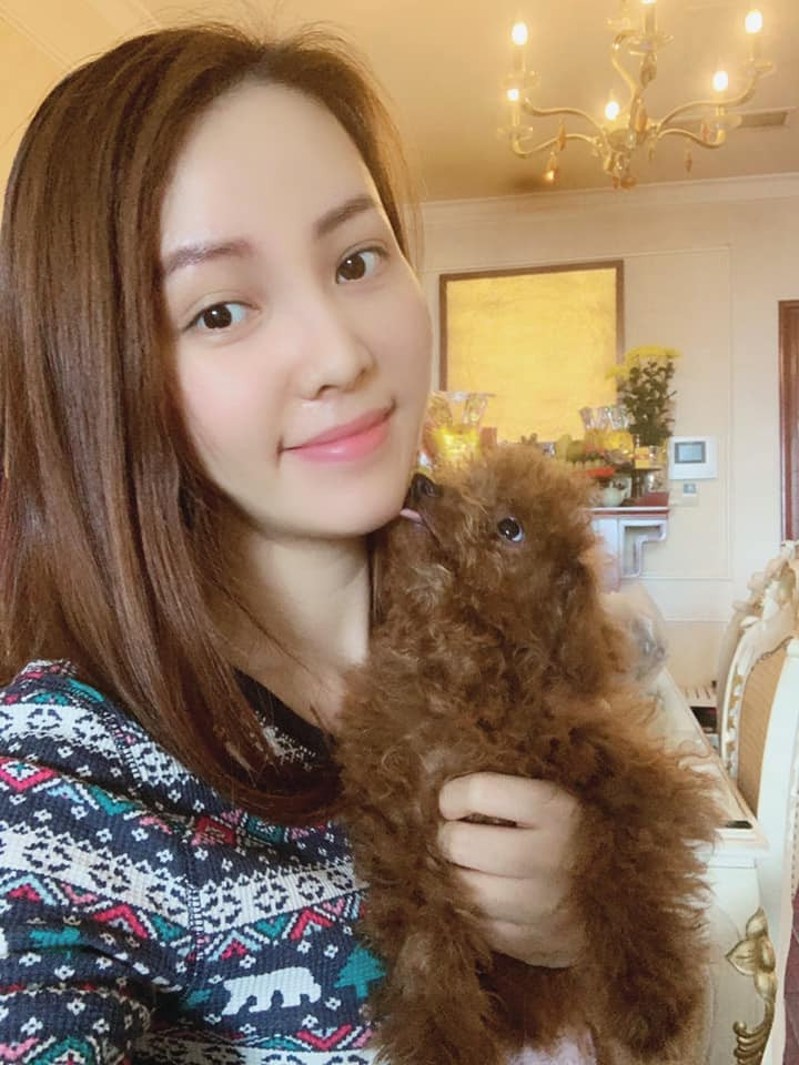 Mặt mộc của nữ MC không ít lần khiến khán giả trầm trồ vì quá xinh, không khác quá nhiều so với khi trang điểm.