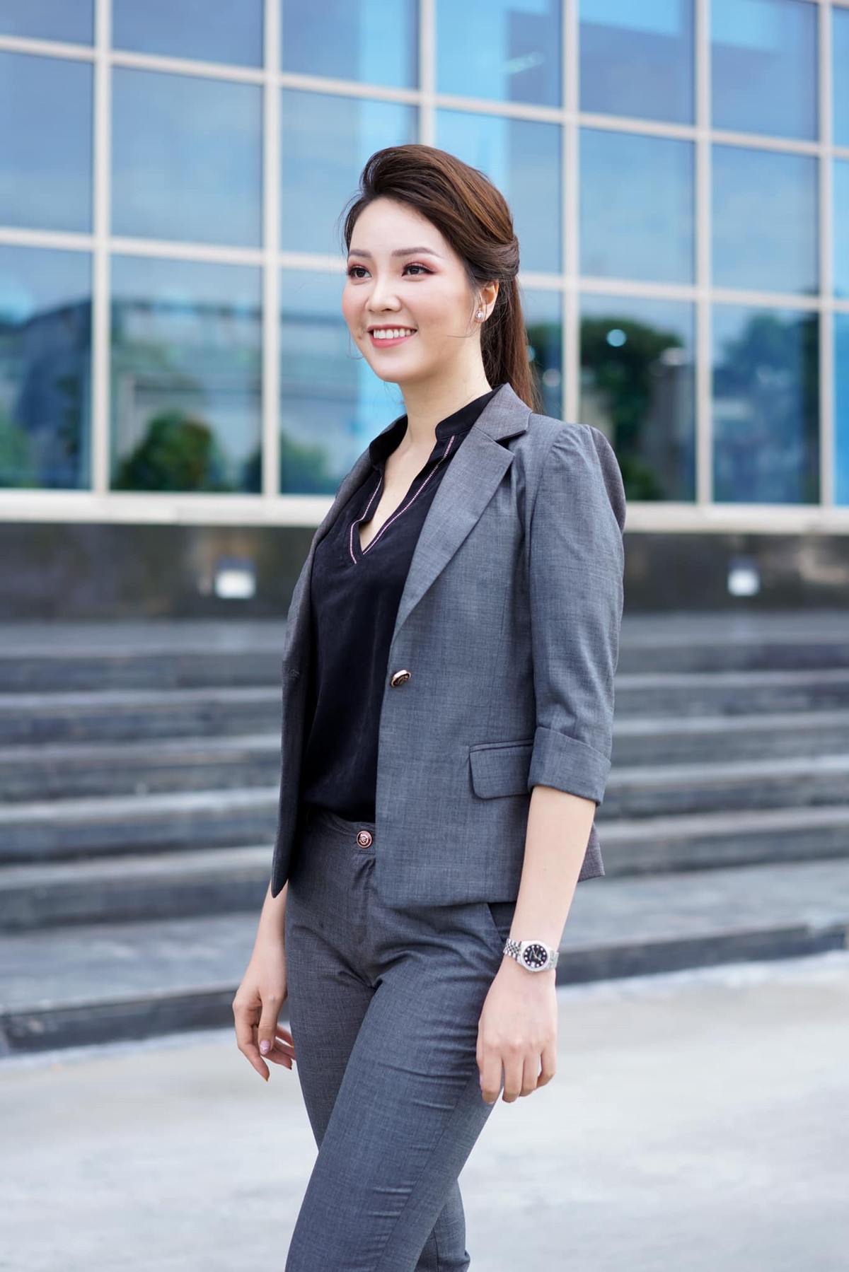 Thụy Vân gây ấn tượng với khán giả nhờ lối dẫn chương trình duyên dáng, giọng nói luôn nhẹ nhàng. Cô cũng được nhận xét là nữ MC xinh đẹp bậc nhất của chương trình "Chuyển động 24H".