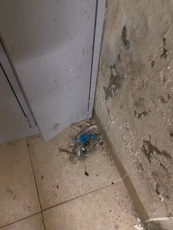 Nhiều người đã bình luận dưới bài đăng: "Thực trạng các em sinh viên hiện tại, bên ngoài thì xinh đẹp chỉn chu, nhưng về phòng trọ thì không khác gì cái ổ"