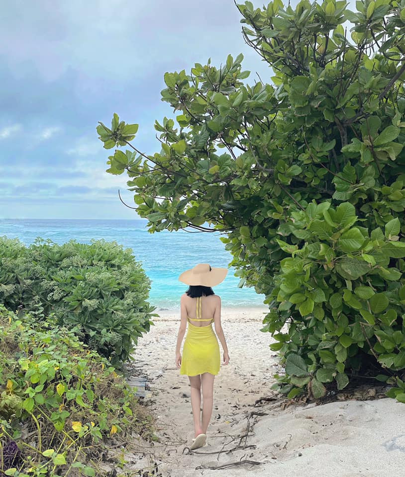 Để tới được Lý Sơn, du khách đi từ thành phố Quảng Ngãi theo quốc lộ 24B về cảng Sa Kỳ. Sau đó ra đảo bằng tàu cao tốc và thuê xe máy để đến các điểm tham quan trên đảo. Ảnh: Thu Thảo