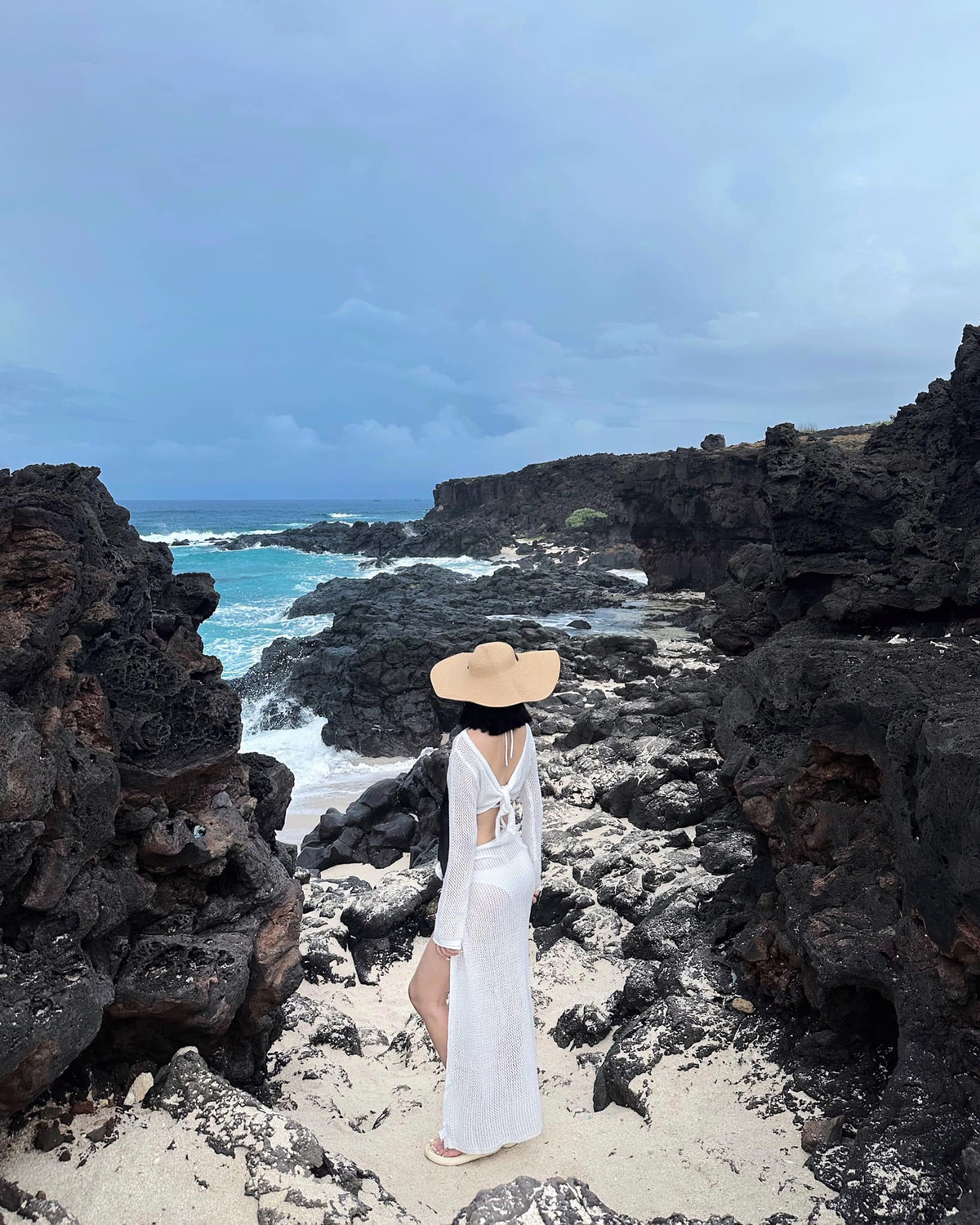 Ngoài trải nghiệm không khí tốt lành giữa biển trời, khi tới Lý Sơn. du khách còn được trải nghiệm rất nhiều hoạt động như bơi lội, chèo thuyền kayak, thưởng thức hải sản tươi ngon và đặc biệt là lặn ngắm san hô ở Bãi Ngang vô cùng thú vị.