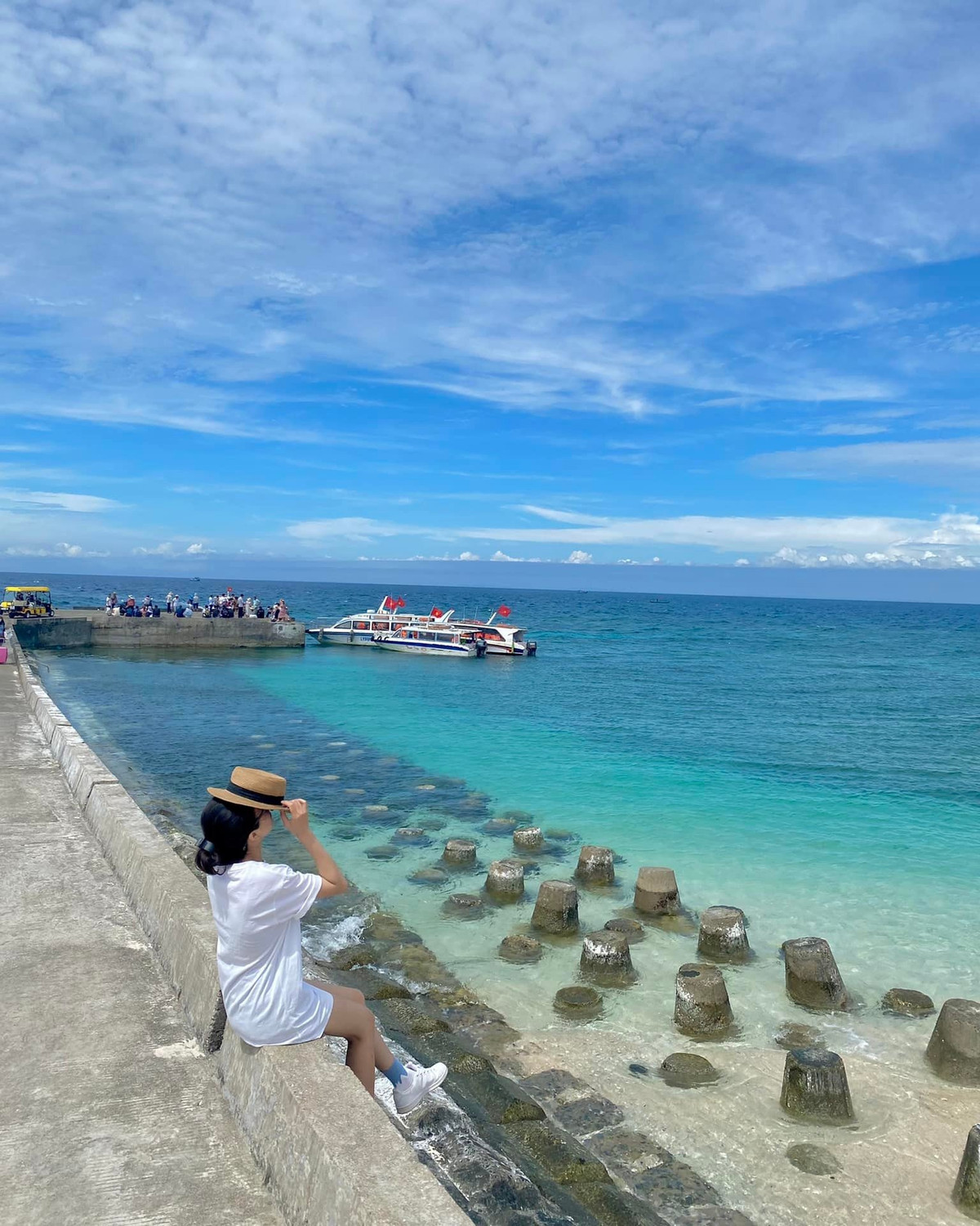 Là một hòn đảo ngập tràn nắng và gió nên các nàng đam mê check in cần lưu ý chống nắng thật kĩ càng để tránh bị cháy nắng.
