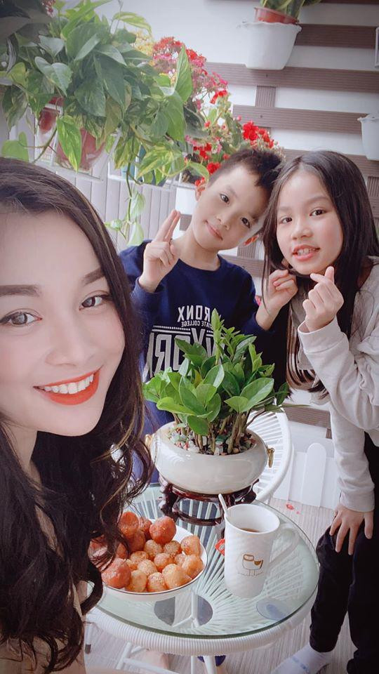 Bộ phim truyền hình đình đám Nhật ký Vàng Anh lần đầu tiên phát sóng năm 2006 đã trở thành món ăn tinh thần của rất nhiều thanh thiếu niên thời gian đó. Nữ chính đầu tiên của vào vai Vàng Anh là diễn viên Lê Minh Hương, khi đó chỉ mới 20 tuổi. 14 năm sau thành công của vai diễn đầu đời và nhận nhiều sự chú ý, Minh Hương giờ không đi theo con đường nghệ thuật, showbiz như nhiều bạn diễn trong Nhật ký Vàng Anh mà nhanh chóng lập gia đình.