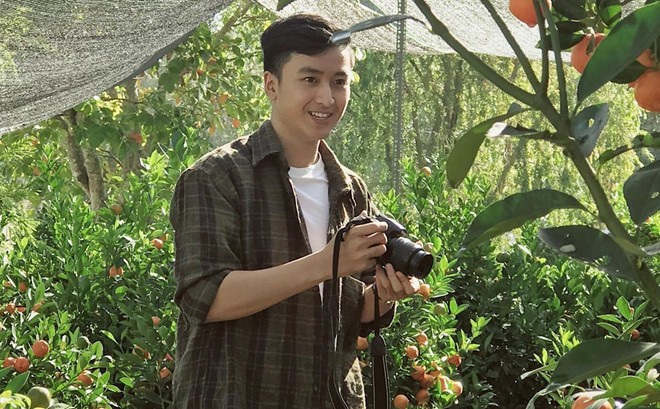 Nhờ ngoại hình ưa nhìn, sở hữu chiều cao 1m74, "hot boy bác sĩ" bén duyên với cả nghề mẫu ảnh, là gương mặt quen thuộc của một số nhãn hiệu thời trang.