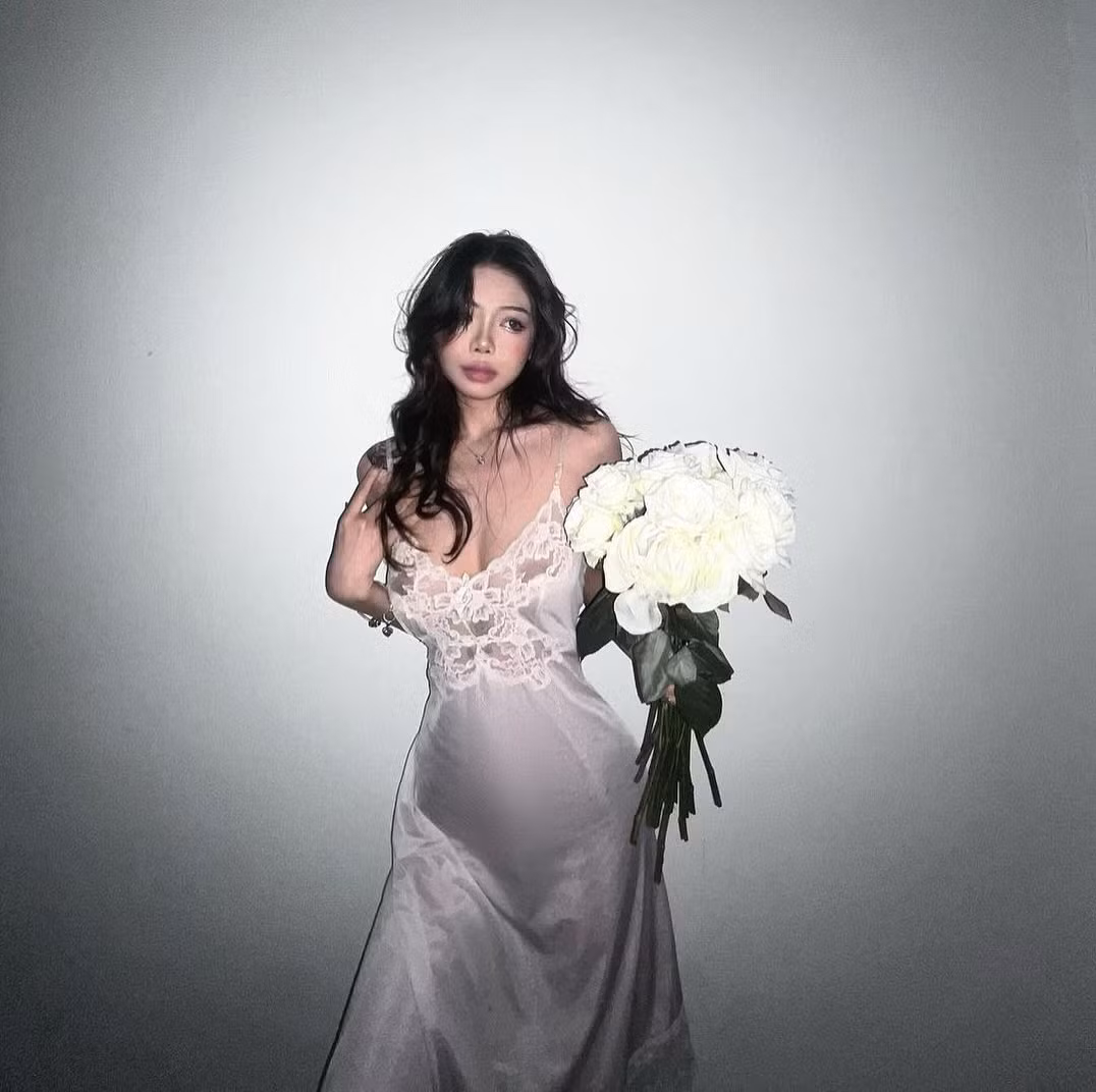 Để sở hữu vẻ ngoài nổi bật như vậy, cô nàng họ Khúc dành nhiều thời gian để chăm chút cho bản thân.