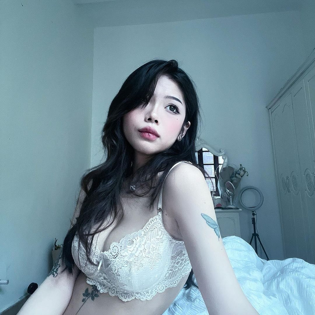 Những bức ảnh của cô nàng up lên đều thu hút rất nhiều sự quan tâm của cánh mày râu.