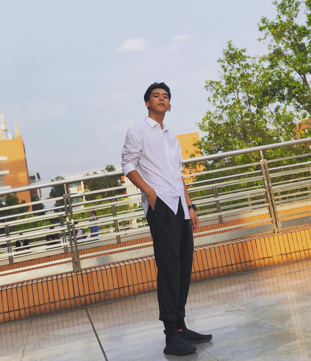 Không chỉ có khuôn mặt thu hút, chiều cao cũng là thế mạnh của hot boy Việt Nam này. Anh chàng cao tận 1m80 nên mặc đồ gì cũng thấy đẹp, đúng chuẩn mẫu "lụa đẹp vì người" trong truyền thuyết. Thành Đạt cũng từng tham gia Vietnam Next Top Model mùa thứ 9 ở vòng Casting online.