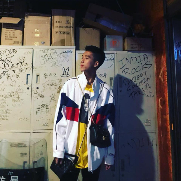 Thành Đạt sở hữu sống mũi cao, đôi môi cực duyên mà mắt hí. Dù đã quá tuổi nhưng anh chàng trông không khác gì học sinh trung học. Thậm chí còn được dân mạng nhận xét là giống mẫu nam chính nghịch ngợm, lạnh lùng nhưng ấm áp trong những bộ phim ngôn tình về thời thanh xuân của Trung Quốc.