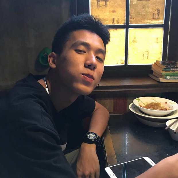 Với vẻ ngoại cực phẩm nên dù có chụp ảnh ở bất kỳ góc nào, được anh chàng tạo dáng trước hay đơn giản chỉ là ảnh "dìm hàng" thì Thành Đạt vẫn vô cùng đẹp trai.