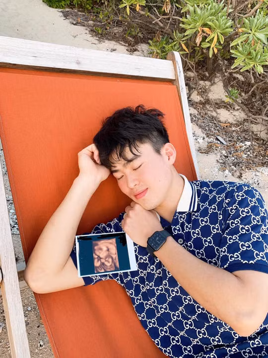 Duy Mạnh tiết lộ vợ anh mang thai con trai trên trang cá nhân.