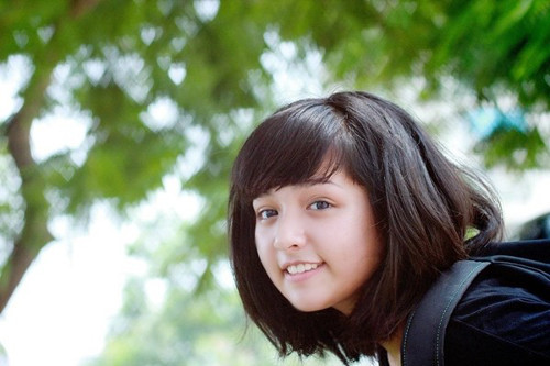 Trinh Tây được công chúng tuổi teen mến mộ bởi vẻ đẹp trong sáng, hồn nhiên và thành công trong sự nghiệp người mẫu khi tuổi đời còn trẻ. Chiếc mũi cao đáng ngưỡng mộ có lẽ là điểm nổi bật trên gương mặt xinh xắn của Trinh.