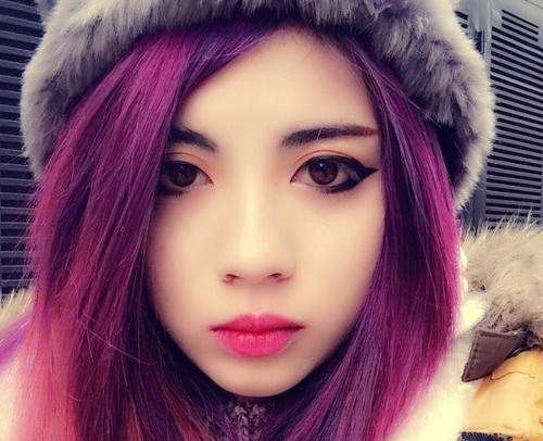 Lee Zin gây ấn tượng bởi sống mũi đẹp tự nhiên vô cùng cuốn hút. Điểm cộng lớn nhất trên gương mặt của hot girl này chính là chiếc mũi cao. thon gọn và cân đối.