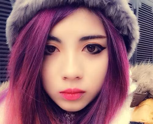 Lee Zin gây ấn tượng bởi sống mũi đẹp tự nhiên vô cùng cuốn hút. Điểm cộng lớn nhất trên gương mặt của hot girl này chính là chiếc mũi cao. thon gọn và cân đối.