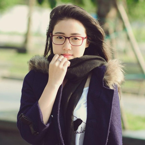 Dương Thể Ny nhanh chóng được dân mạng chú ý bởi khuôn mặt dễ thương. Chiếc mũi nhỏ nhắn, thon gọn, cao luôn tô điểm cho vẻ mặt đáng yêu của Ny.