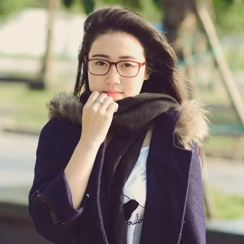 Dương Thể Ny nhanh chóng được dân mạng chú ý bởi khuôn mặt dễ thương. Chiếc mũi nhỏ nhắn, thon gọn, cao luôn tô điểm cho vẻ mặt đáng yêu của Ny.