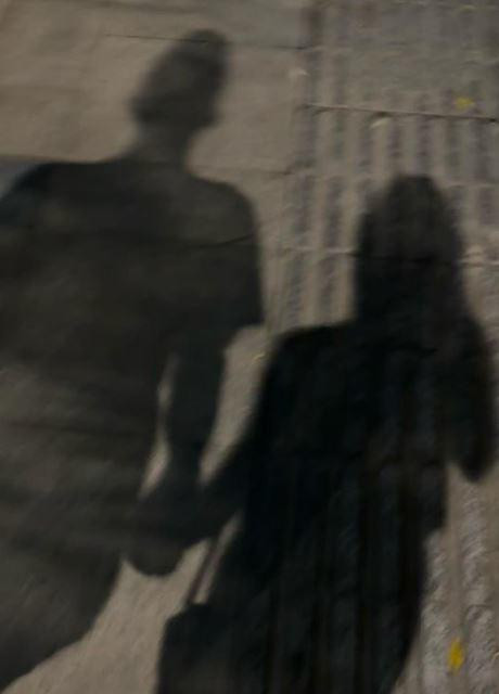 Mới đây, cô nàng đã đăng tải dòng trạng thái ngầm thông báo được bạn trai cầu hôn sau thời gian dài yêu nhau.