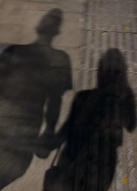 Mới đây, cô nàng đã đăng tải dòng trạng thái ngầm thông báo được bạn trai cầu hôn sau thời gian dài yêu nhau.