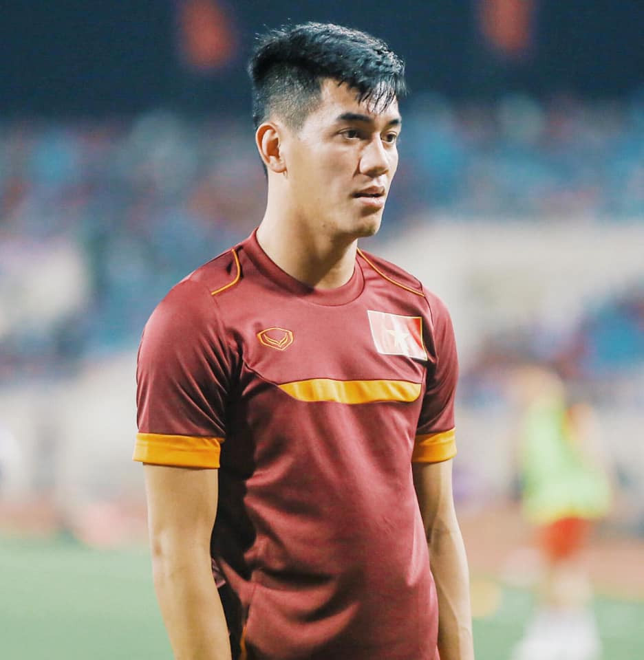 HLV Lee Young-jin từng khẳng định rằng Tiến Linh giờ đây là tiền đạo số một của bóng đá Việt Nam. Anh được kỳ vọng sẽ tiếp tục toả sáng tại VCK U23 Châu Á sắp tới đây.