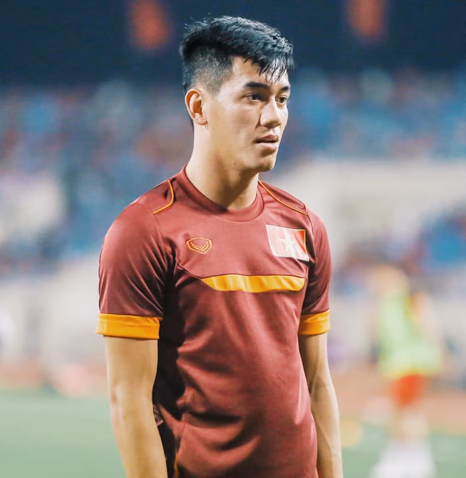 HLV Lee Young-jin từng khẳng định rằng Tiến Linh giờ đây là tiền đạo số một của bóng đá Việt Nam. Anh được kỳ vọng sẽ tiếp tục toả sáng tại VCK U23 Châu Á sắp tới đây.