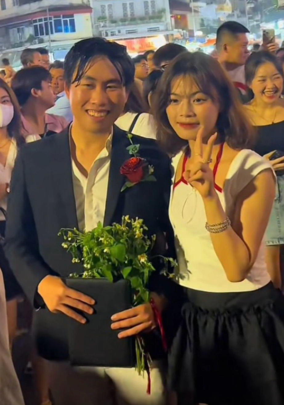 Thế nhưng không phủ nhận được sự nổi tiếng gắn kèm với tai tiếng của nam Tiktoker này. Câu nói của thanh niên này "gia trưởng mới lo được cho em" trở nên viral nổi rần rần trên cõi mạng.