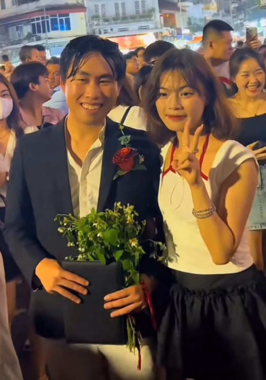 Thế nhưng không phủ nhận được sự nổi tiếng gắn kèm với tai tiếng của nam Tiktoker này. Câu nói của thanh niên này "gia trưởng mới lo được cho em" trở nên viral nổi rần rần trên cõi mạng.