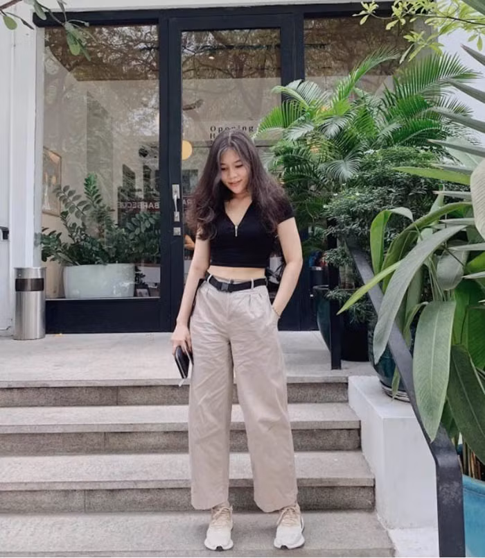 Khi ý thức được ngoại hình của bản thân khác biệt và xấu xí hơn so với bạn bè, Phương Oanh dùng thuốc giảm cân rẻ tiền và ăn kiêng. Cân nặng cũng có sụt giảm trong thời gian đầu nhưng sau đó lại tăng lên đáng kể, khiến cô ngày càng chán nản. Cô cảm thấy thua kém bạn bè và luôn bị miệt thị vì ngoại hình quá khổ.