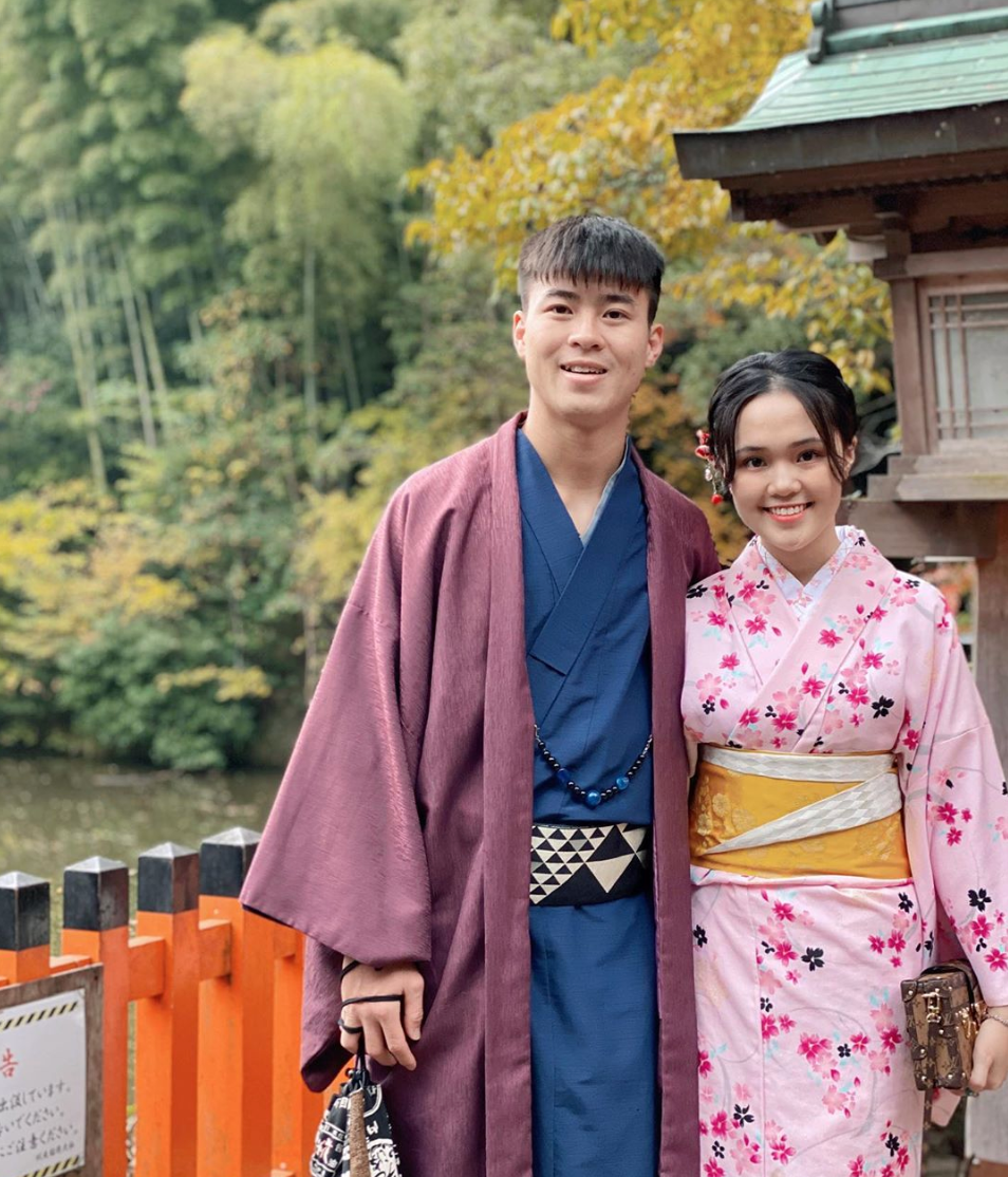 Được nghỉ sau những ngày tháng luyện tập và thi đấu căng thẳng, Duy Mạnh và bạn gái lập tức đặt vé máy bay, lên đường sang Nhật Bản du lịch. Trên trang Instagram cá nhân, cả hai liên tục khoe khoảnh khắc bên nhau khiến người hâm mộ ghen tỵ.