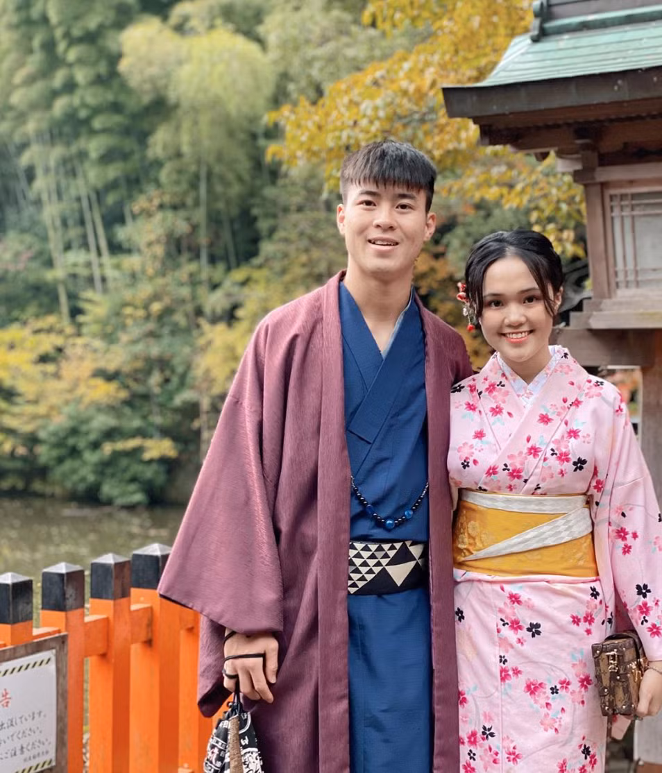 Được nghỉ sau những ngày tháng luyện tập và thi đấu căng thẳng, Duy Mạnh và bạn gái lập tức đặt vé máy bay, lên đường sang Nhật Bản du lịch. Trên trang Instagram cá nhân, cả hai liên tục khoe khoảnh khắc bên nhau khiến người hâm mộ ghen tỵ.