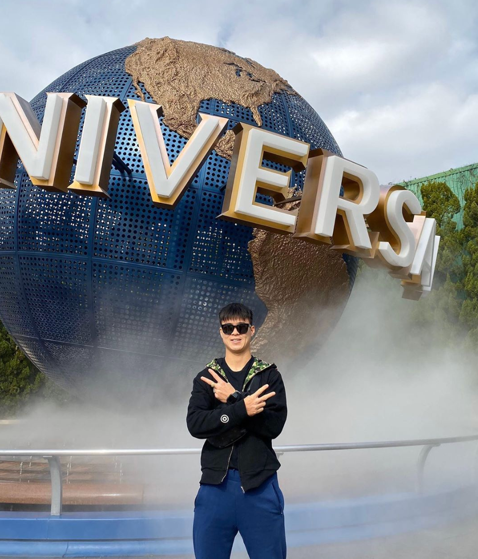 Duy Mạnh cực kỳ điển trai trong chuyến du lịch với bạn gái.