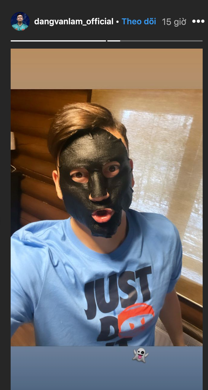 Trong kỳ nghỉ lần này, Đặng Văn Lâm cho biết anh đặt ra mục tiêu ăn thật nhiều, quên đi trái bóng để dành thời gian bên gia đình. Dù vậy, anh chàng luôn dõi theo và ủng đội đội tuyển U22 Việt Nam.