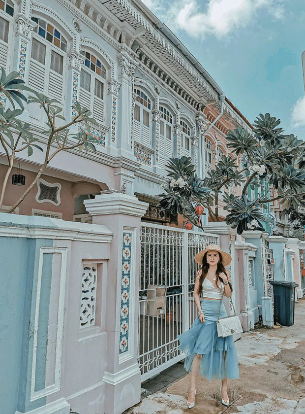 Không hiểu động cơ của Mina Phạm là gì mà phải kỳ công sống ảo đến thế trong khi bức ảnh của bản thân đã quá đẹp?