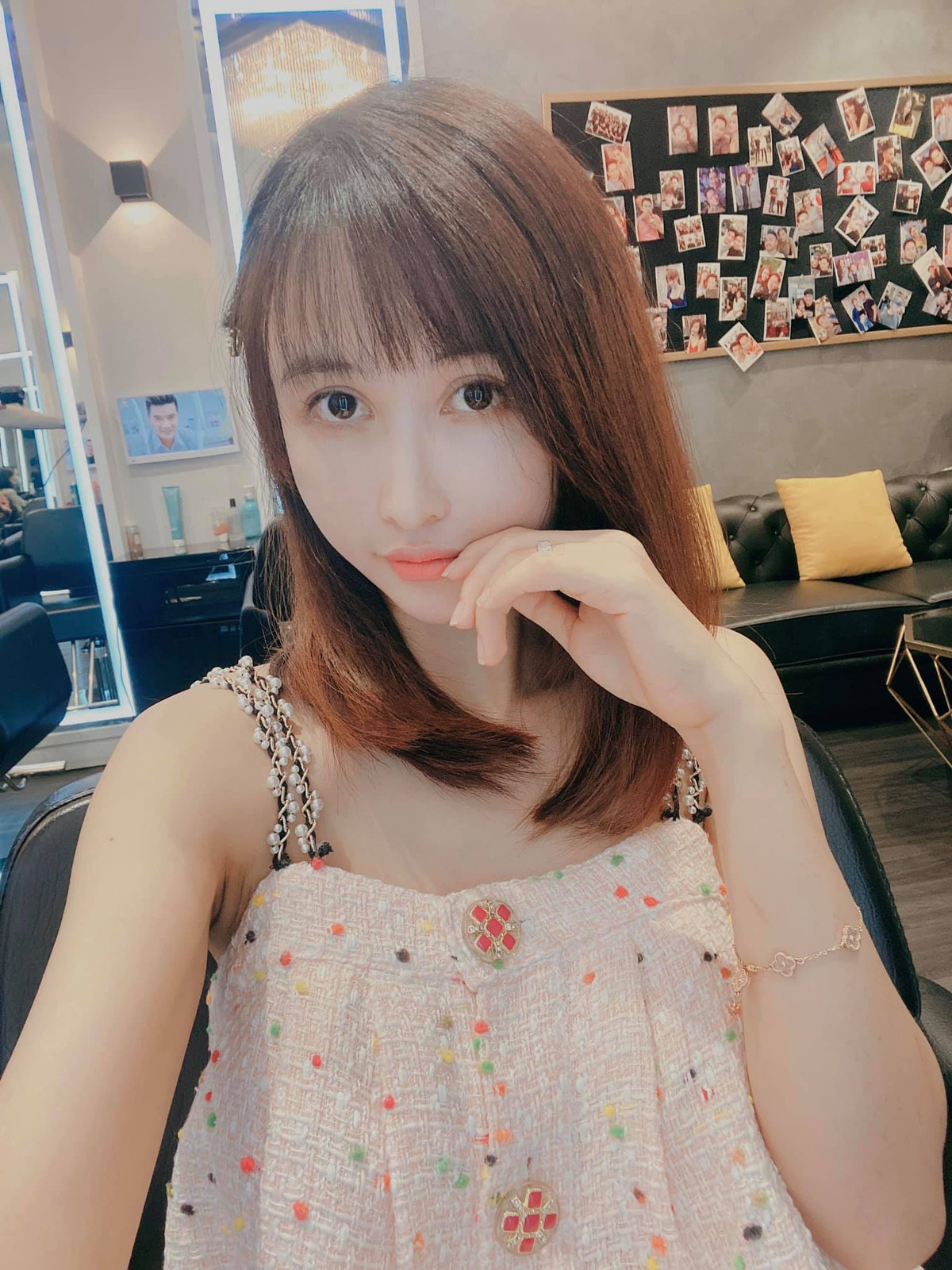 Mối quan hệ giữa Mina Phạm và con gái lớn của Minh Nhựa là Joyce Phạm cũng nhận được rất nhiều sự quan tâm.