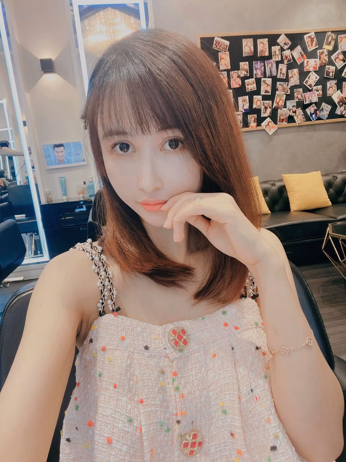 Mối quan hệ giữa Mina Phạm và con gái lớn của Minh Nhựa là Joyce Phạm cũng nhận được rất nhiều sự quan tâm.