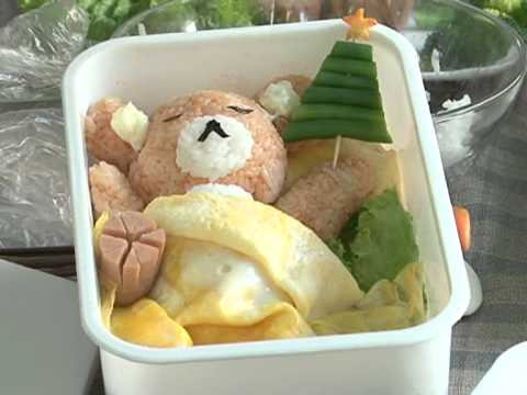 Món cơm gấu đắp trứng cũng hay được sử dụng làm cơm hộp.