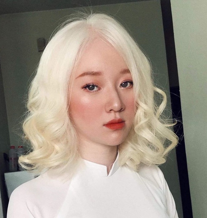 Không chỉ vui vì nhận được nhiều lời khen ngoại hình, cô gái sinh năm 1998 còn cảm thấy tự tin vào bản thân hơn rất nhiều. "Hạnh phúc nhất là mình cũng đọc được những bình luận của mọi người, nói thì ra bệnh bạch tạng không đáng sợ hay không hề xấu như mọi người vẫn nghĩ", cô chia sẻ. Bên cạnh đó, 9X tin bộ ảnh cũng phần nào tác động và làm thay đổi định kiến của một số người về những người mắc căn bệnh này.