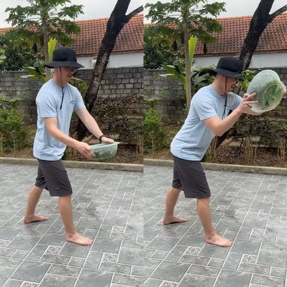 Trông cũng chuyện nghiệp đấy nhưng không biết tí có còn cọng rau nào để ăn không.