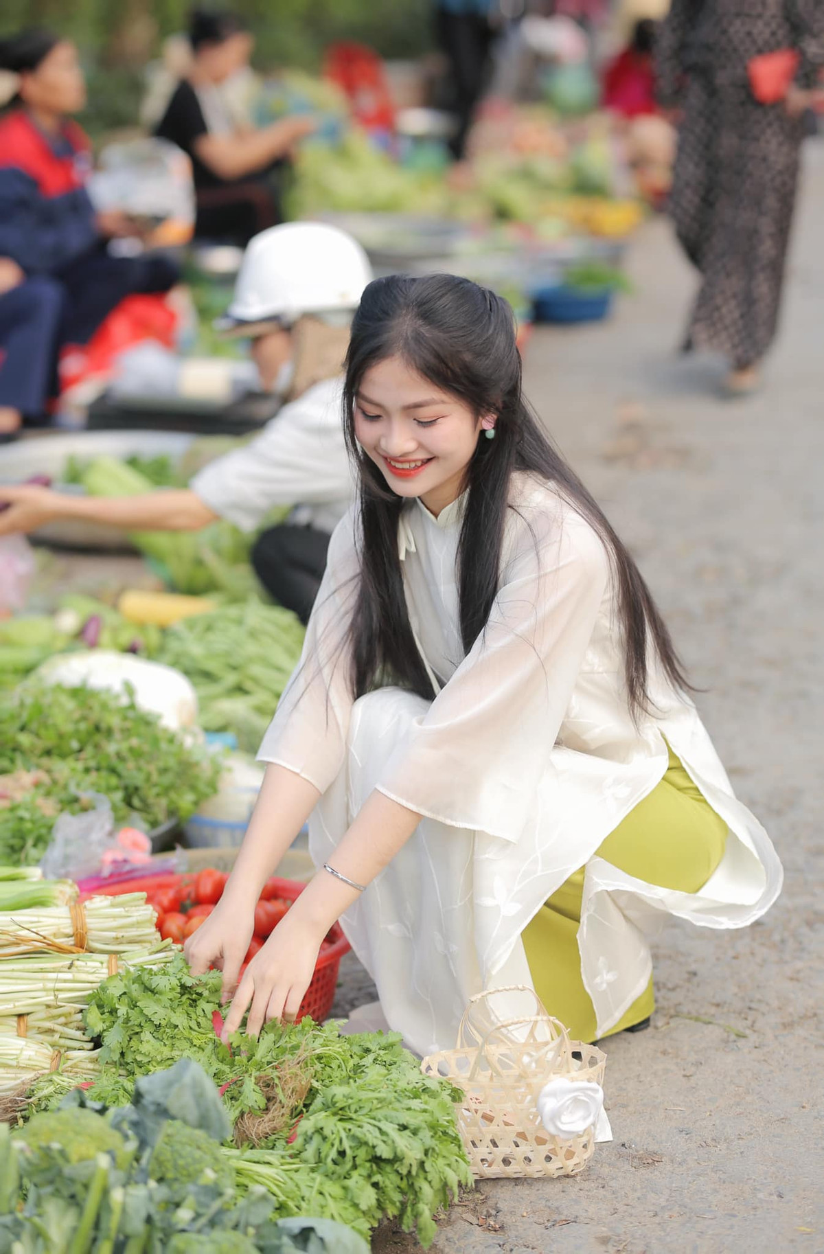 Tuệ Đan dịu dàng trong bộ ảnh áo dài ngày tết.